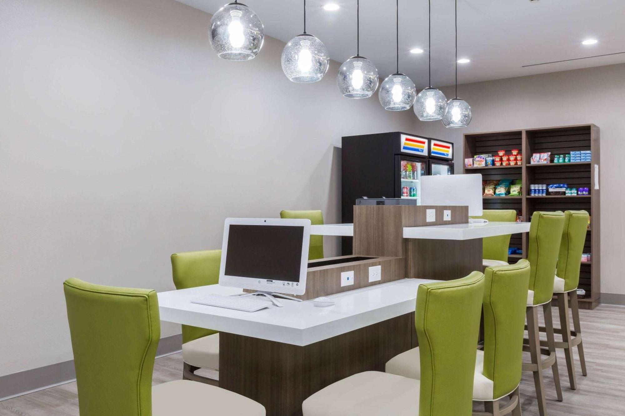 Days Inn & Suites By Wyndham Houston Nw Cypress Exteriér fotografie