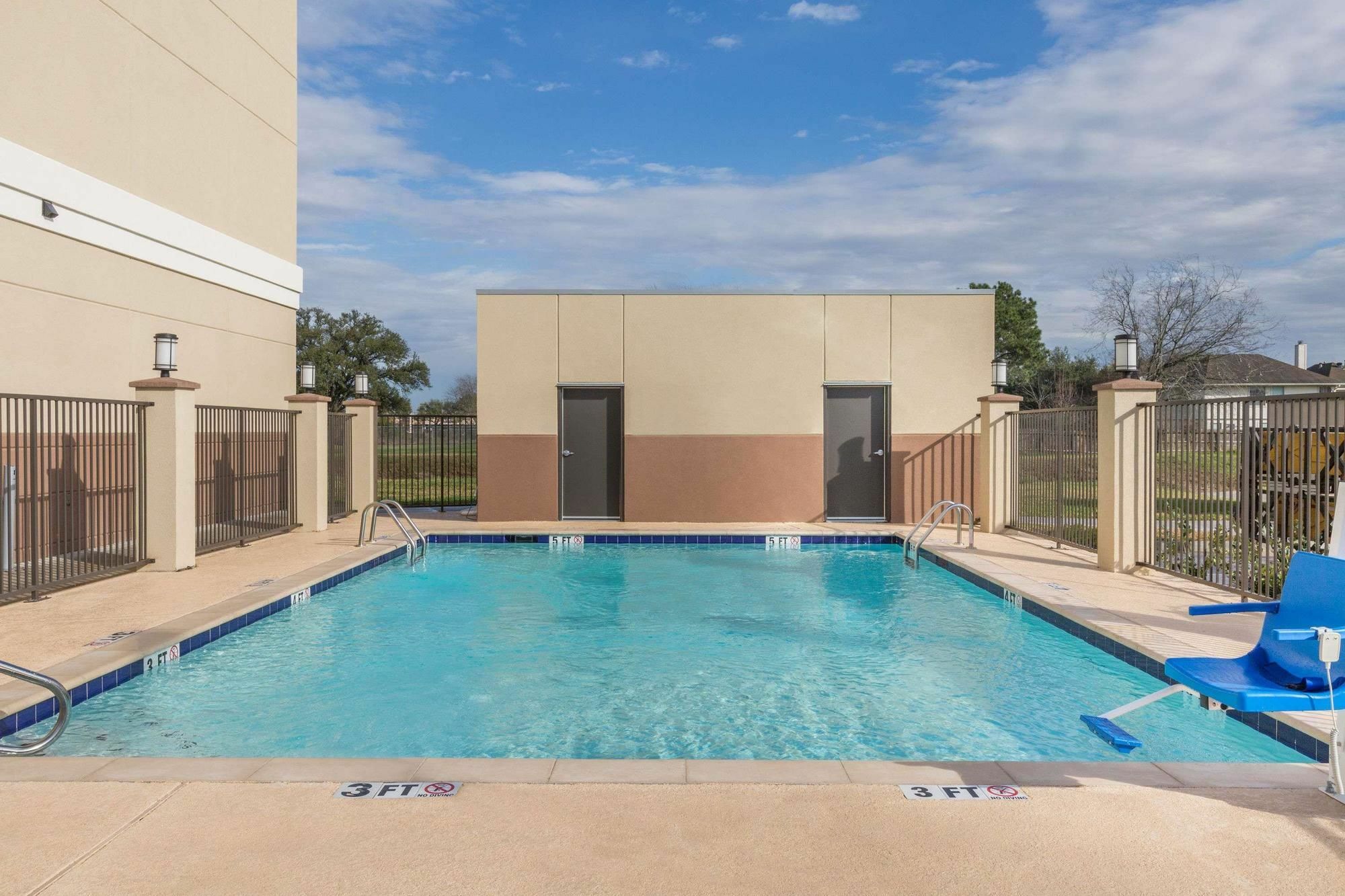 Days Inn & Suites By Wyndham Houston Nw Cypress Exteriér fotografie